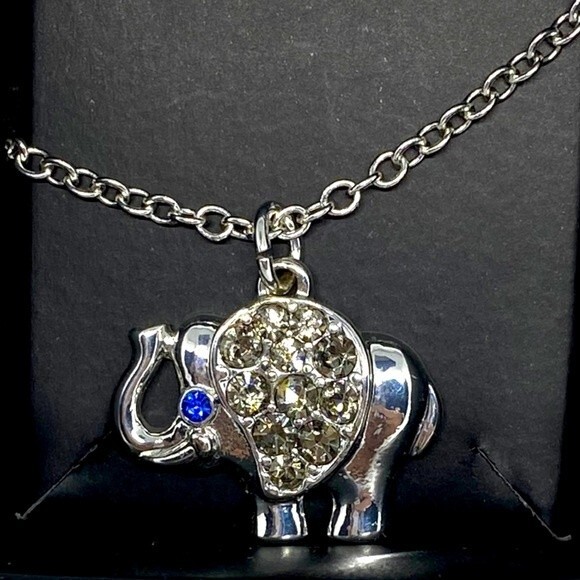 AVON Silver Elephant Pendant Necklace - Picture 1 of 5